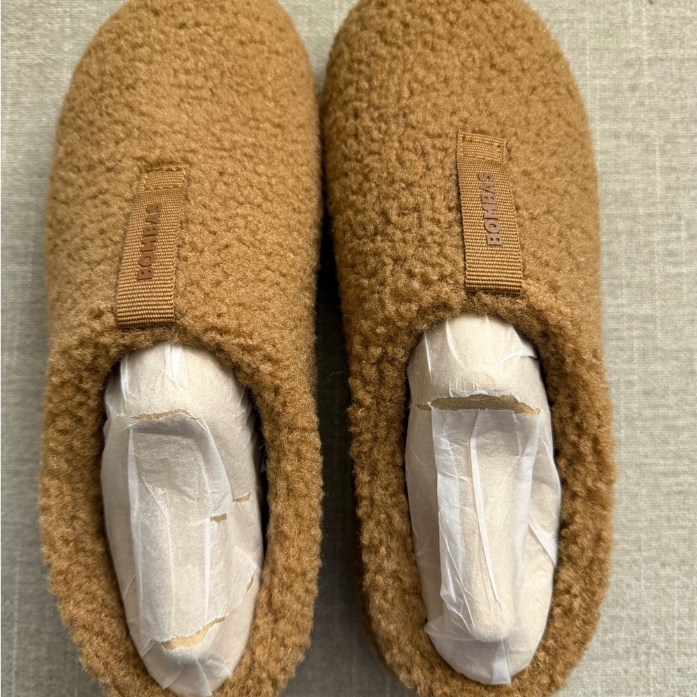 Bombas Brown Fuzzy Slippers